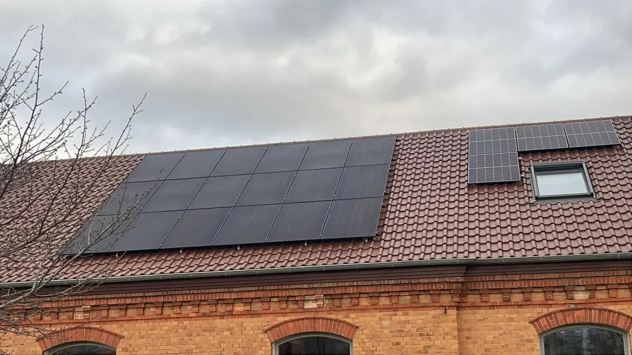 Solarmodule auf einem Ziegeldach